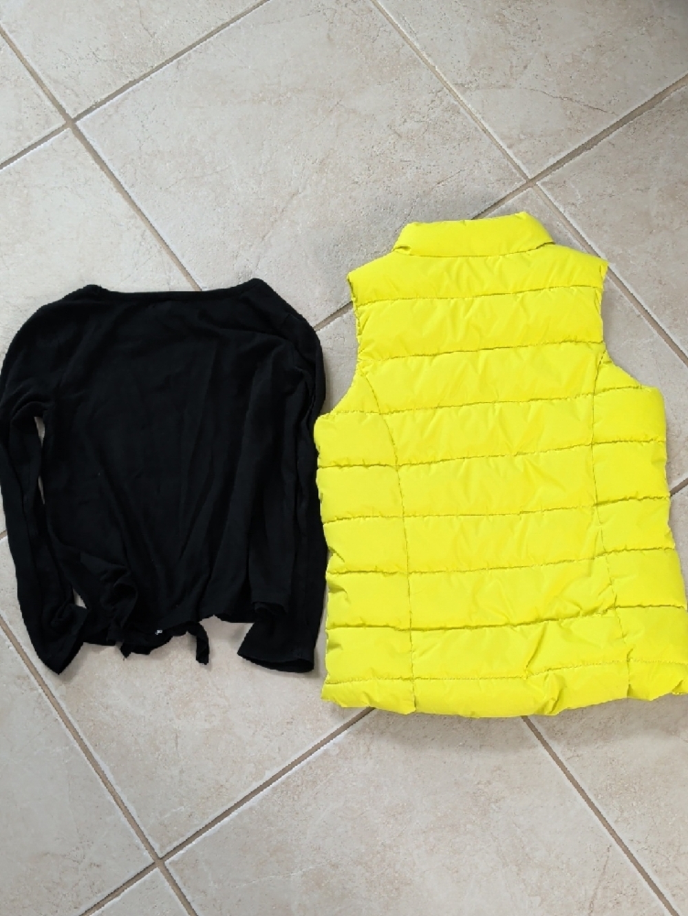 Old Navy Girls Size 8 Black Sequin Heart Top with Yellow Chartreuse Puffer Vest - Picture 8 of 8
